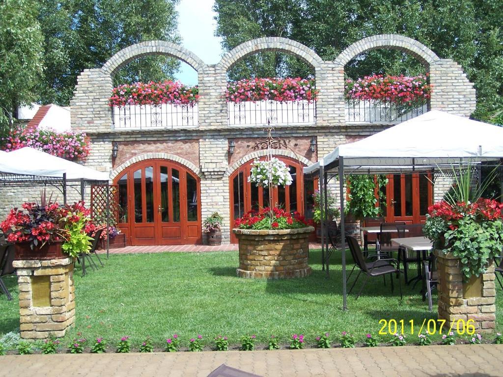 Bajor Panzio Bed and Breakfast Kecskemét Eksteriør billede