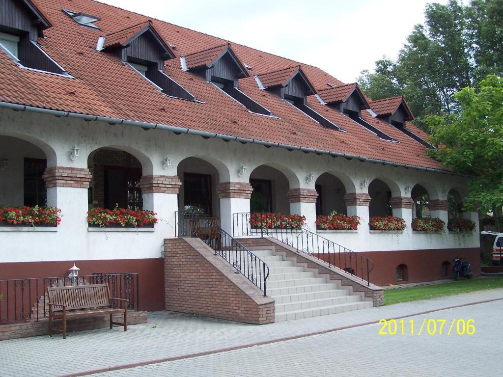 Bajor Panzio Bed and Breakfast Kecskemét Eksteriør billede